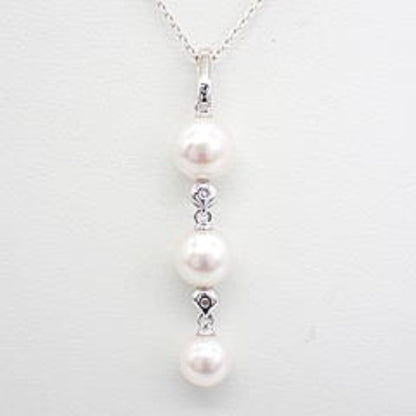 Tasaki 750WG silver pearl necklace designed for ladies featuring lustrous pearls on a silver chain