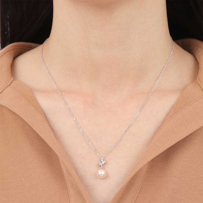 Pearl pendant necklace with 7.5mm Akoya pearl and small diamond on 45cm silver chain