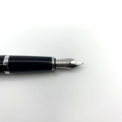 CROSS Bayleigh black fountain pen with fine point and dense lacquer finish featuring fine center ring grooves
