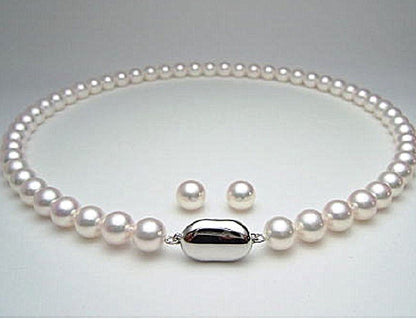Akoya pearl necklace featuring 7.5 to 8mm round pearls with thick wrap and certification