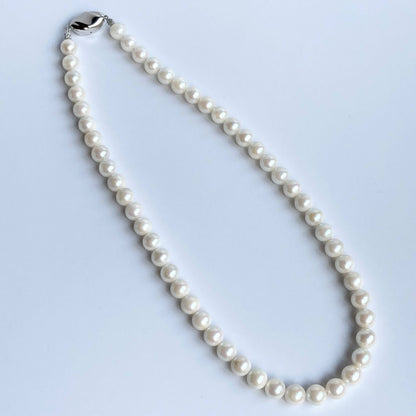 Akoya Pearl Necklace with white round pearls 7.0-7.5mm and silver clasp, 43cm length