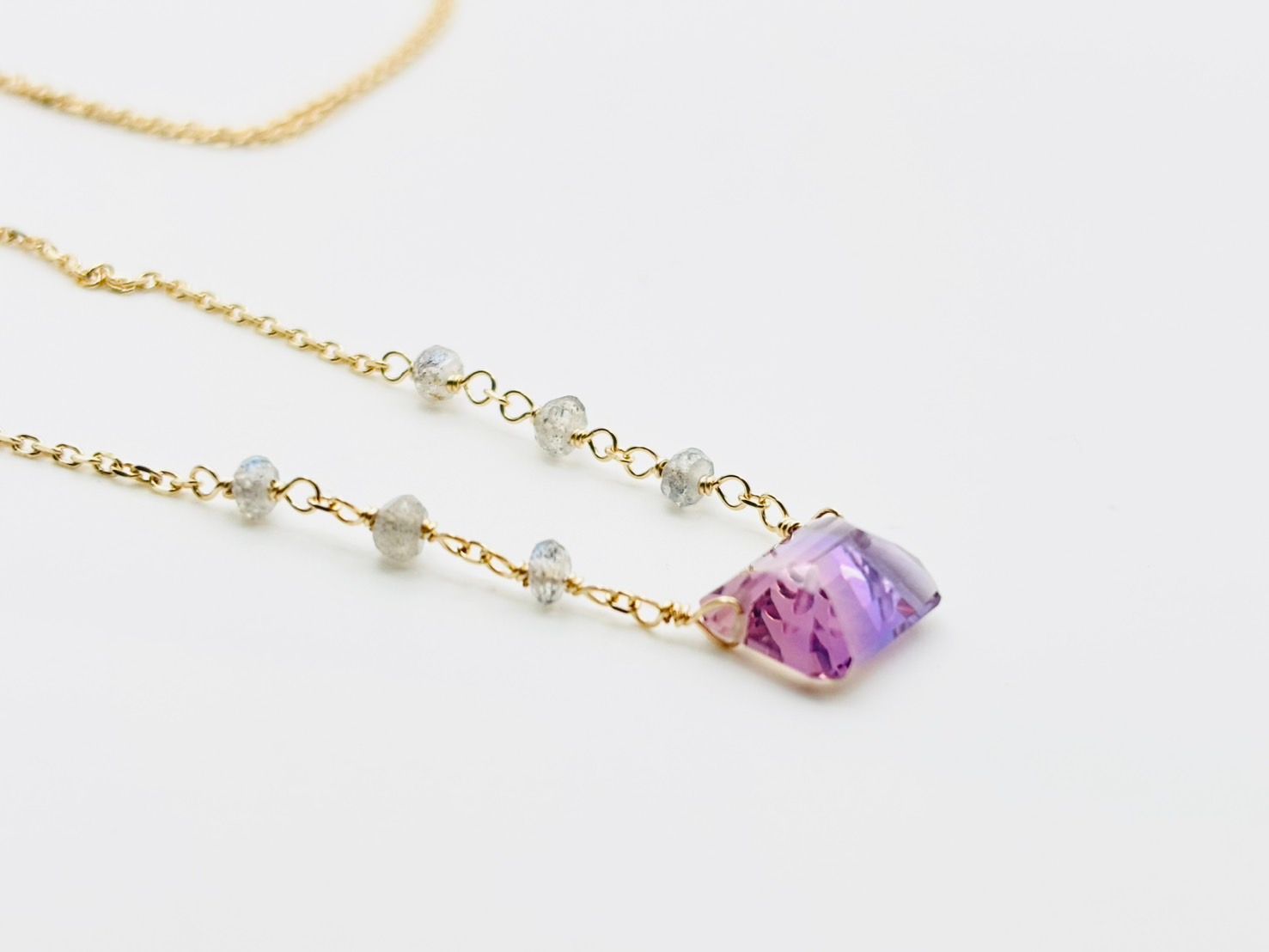 Agate K10YG gold necklace with amethyst and labradorite gemstones, two-tone bicolor design, 45 cm chain