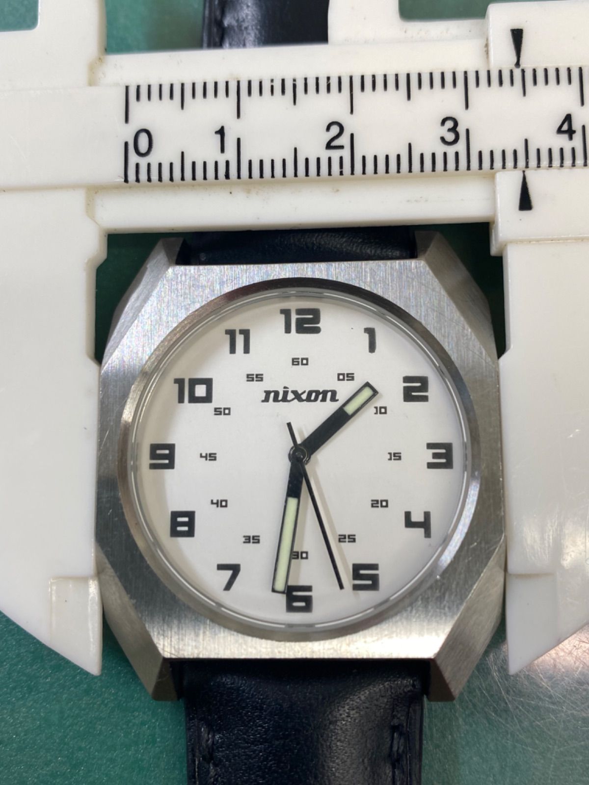 NIXON R6-3139 Quartz Men's Watch — Japanese