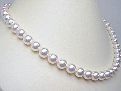 Akoya pearl necklace featuring 7.5 to 8mm round pearls with thick wrap and certification
