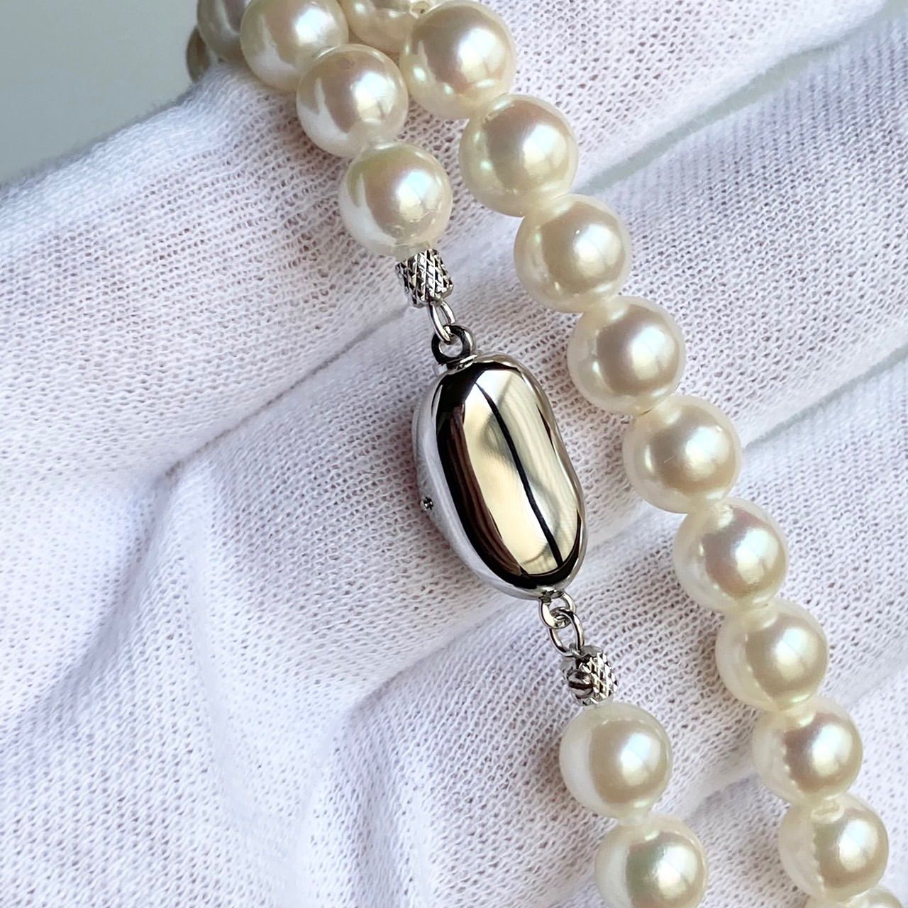 Akoya pearl necklace 43cm with 6.5-7.0mm semi-round white pearls on silver chain