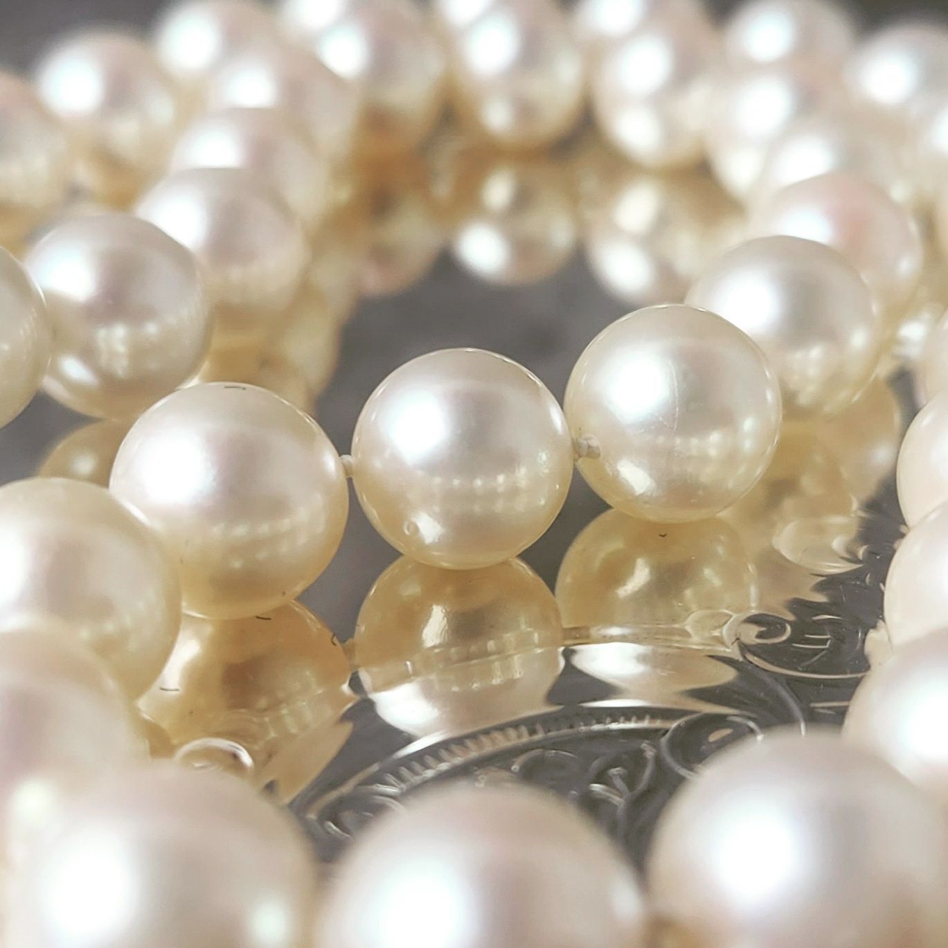 TASAKI K14WG Akoya pearl necklace with pink white pearls measuring 9.2 to 10.0mm on a 40cm white gold chain