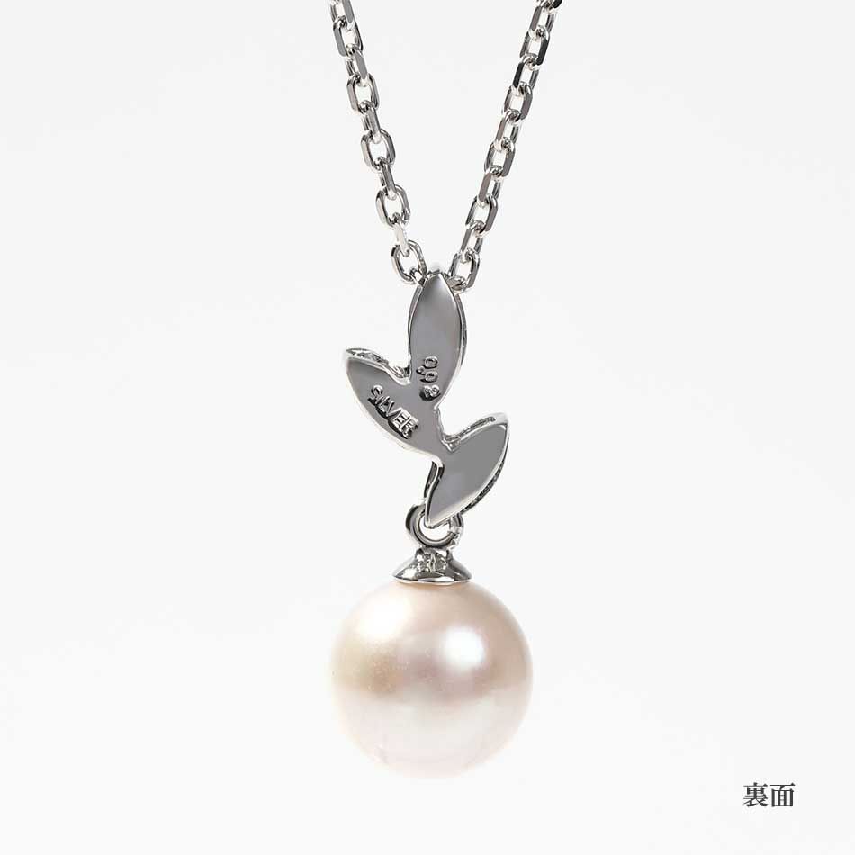 Pearl pendant necklace with 7.5mm Akoya pearl and small diamond on 45cm silver chain