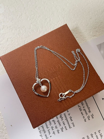 MIKIMOTO Necklace featuring 6.9mm Akoya pearls with a 40cm silver chain