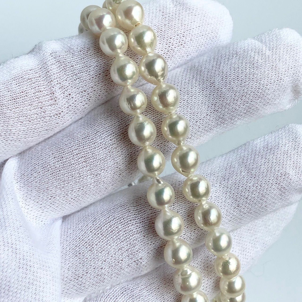 Akoya pearl necklace with 6.0-7.0mm white baroque pearls and silver clasp, 43cm length