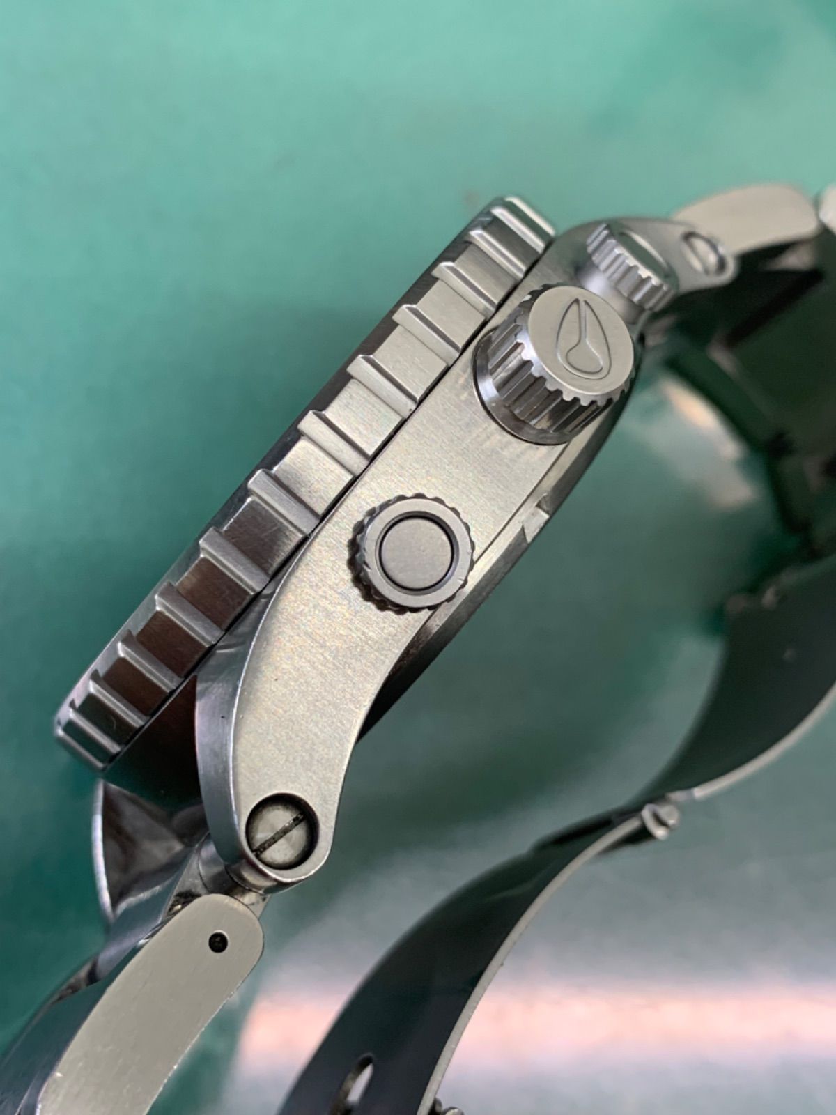 NIXON R6-6222 Quartz Men's Watch — Japanese