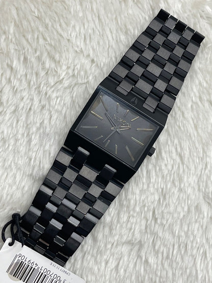 NIXON R7-1096 Quartz Men's Watch — Japanese