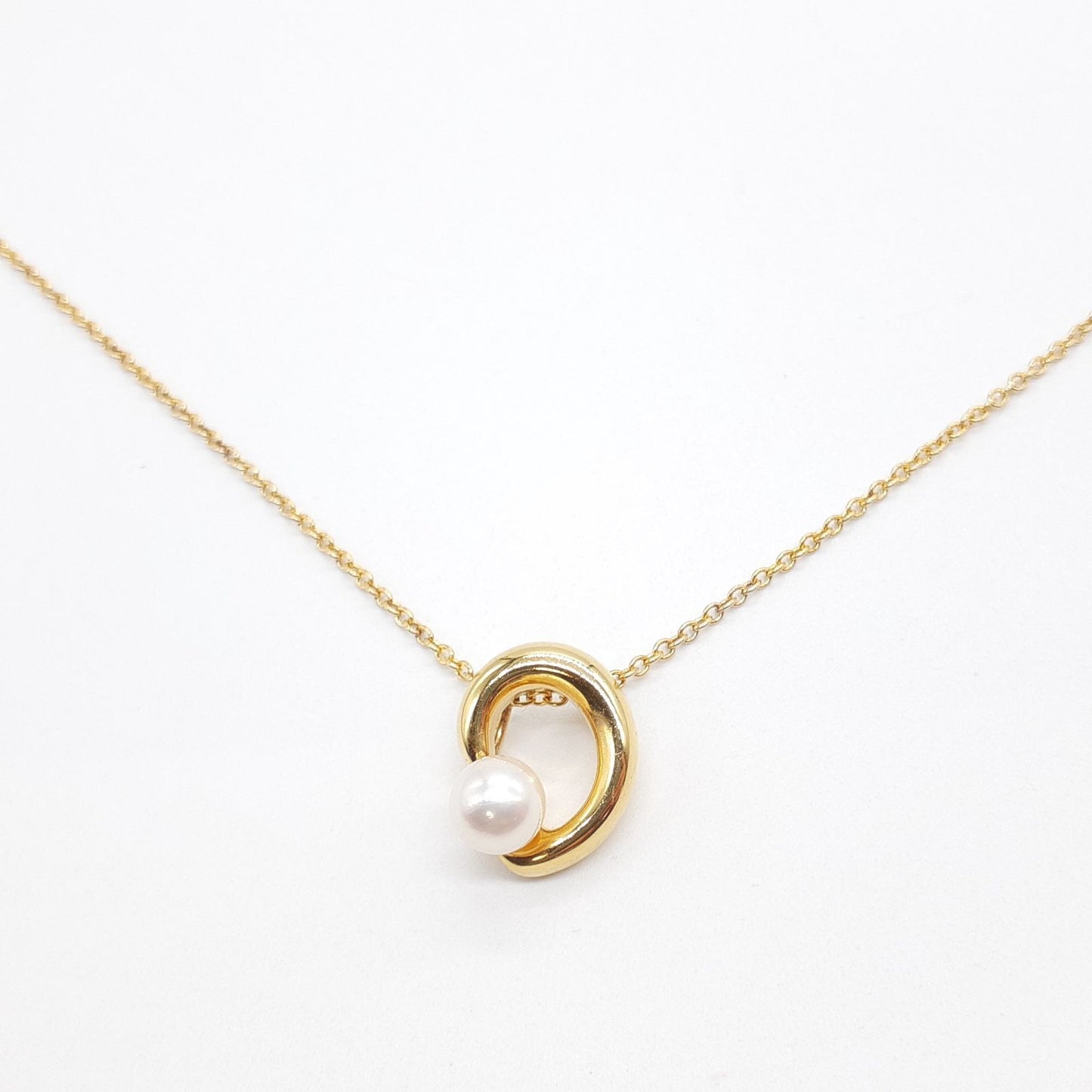Tasaki necklace with gold coated SILVER 925 featuring an Akoya pearl on a 41cm chain with extender