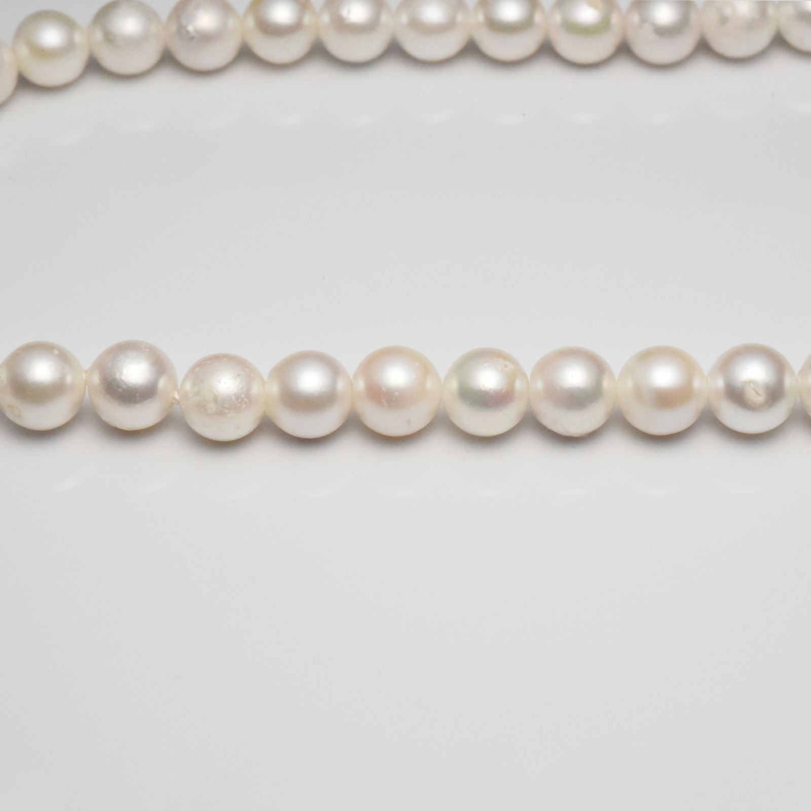 Akoya pearl necklace featuring 8-8.5mm round pearls on a 42cm string with silver clasp