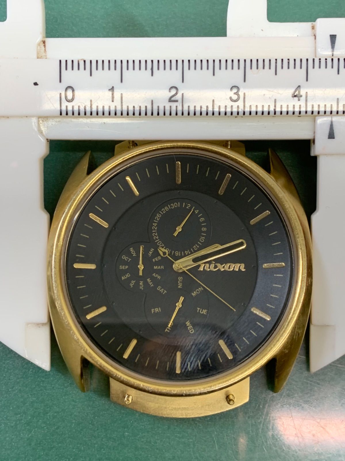 NIXON R6-4321 Quartz Men's Watch — Japanese