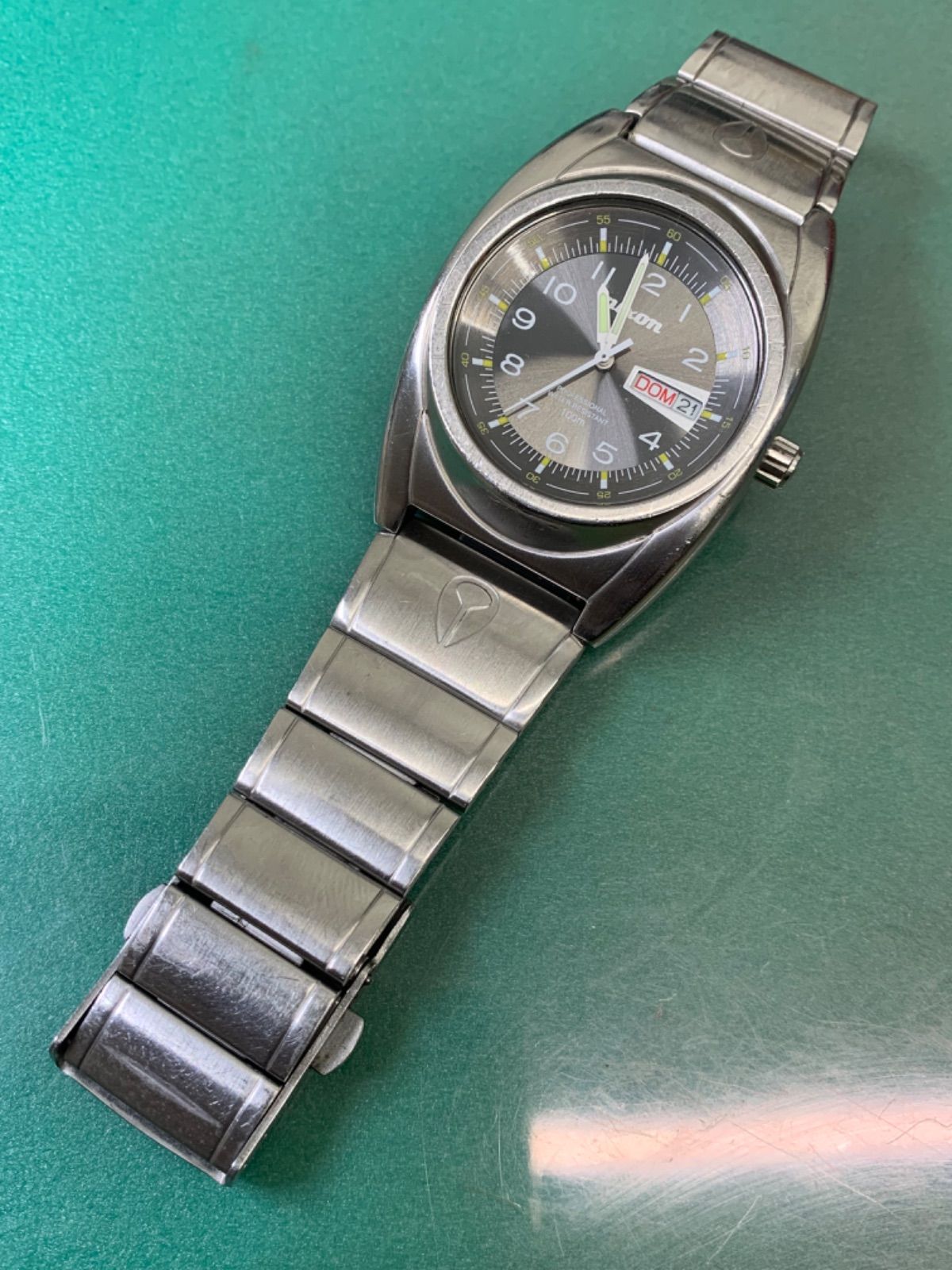 NIXON R6-3993 Quartz Men's Watch — Japanese