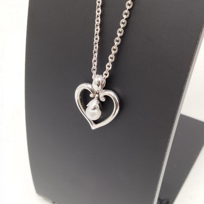 MIKIMOTO silver heart necklace with a 0.5cm pearl pendant and 19cm chain on white background