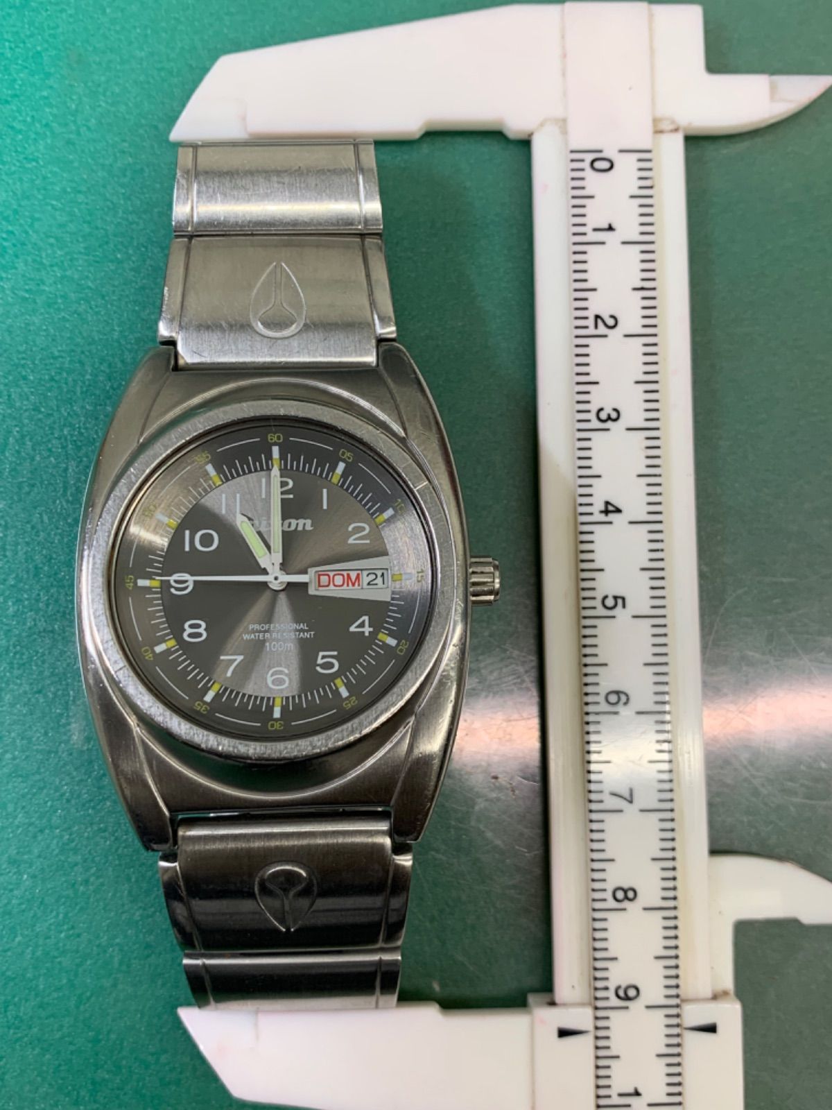 NIXON R6-3993 Quartz Men's Watch — Japanese