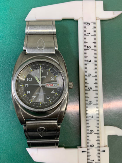 NIXON R6-3993 Quartz Men's Watch — Japanese