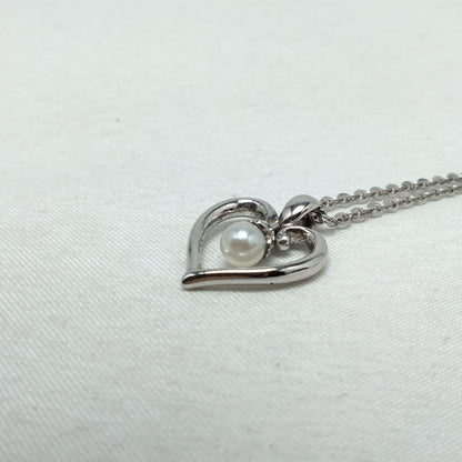 MIKIMOTO silver heart necklace with a 0.5cm pearl pendant and 19cm chain on white background