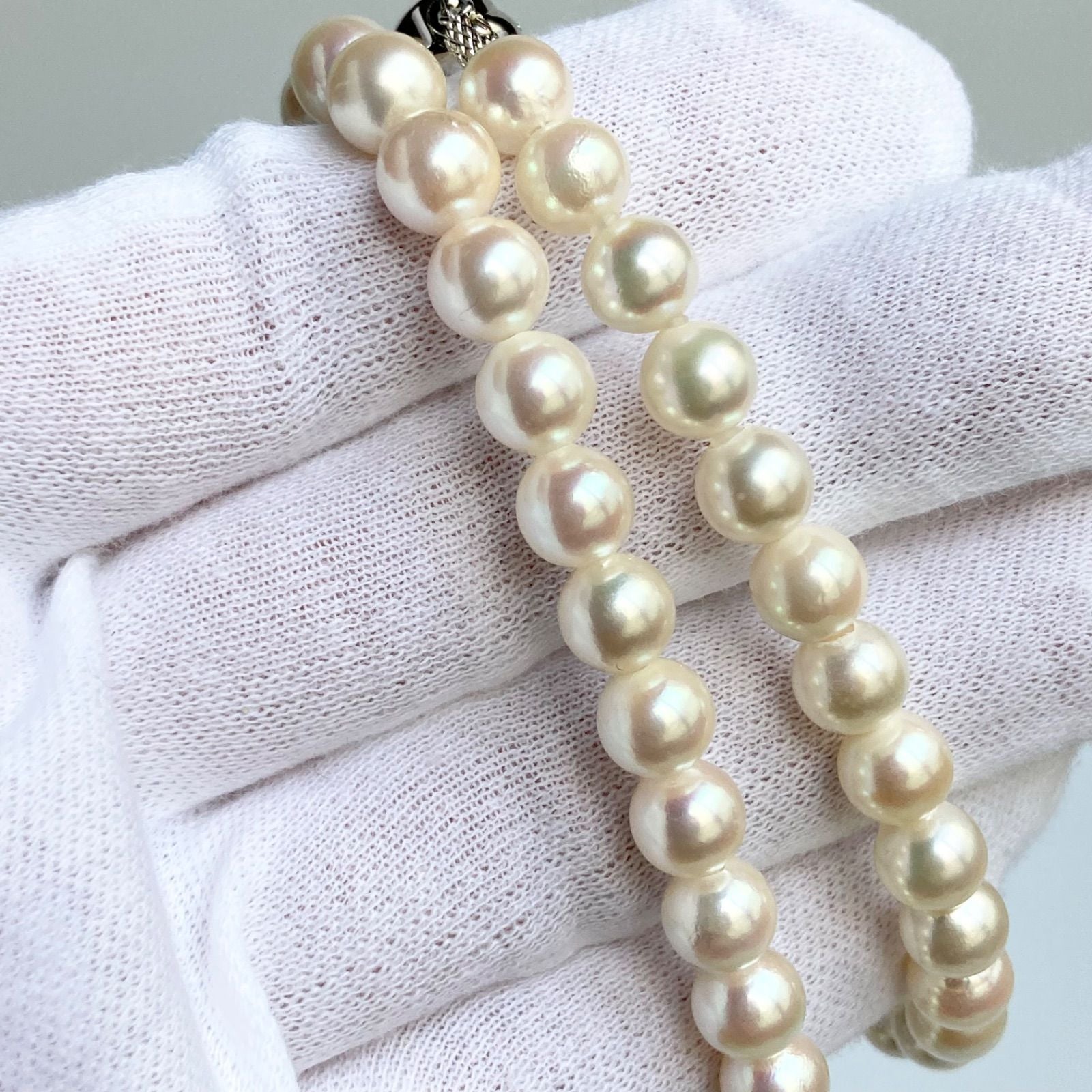 Akoya pearl necklace with 6.5-7.0mm pearls and silver clasp, 43cm length