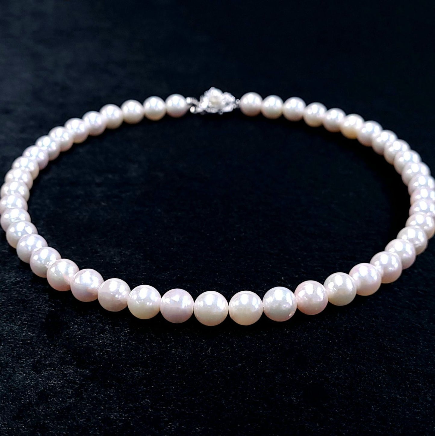 Akoya pearl necklace with 8.5-9.0mm pearls and SV925 clasp on 42cm strand with certification