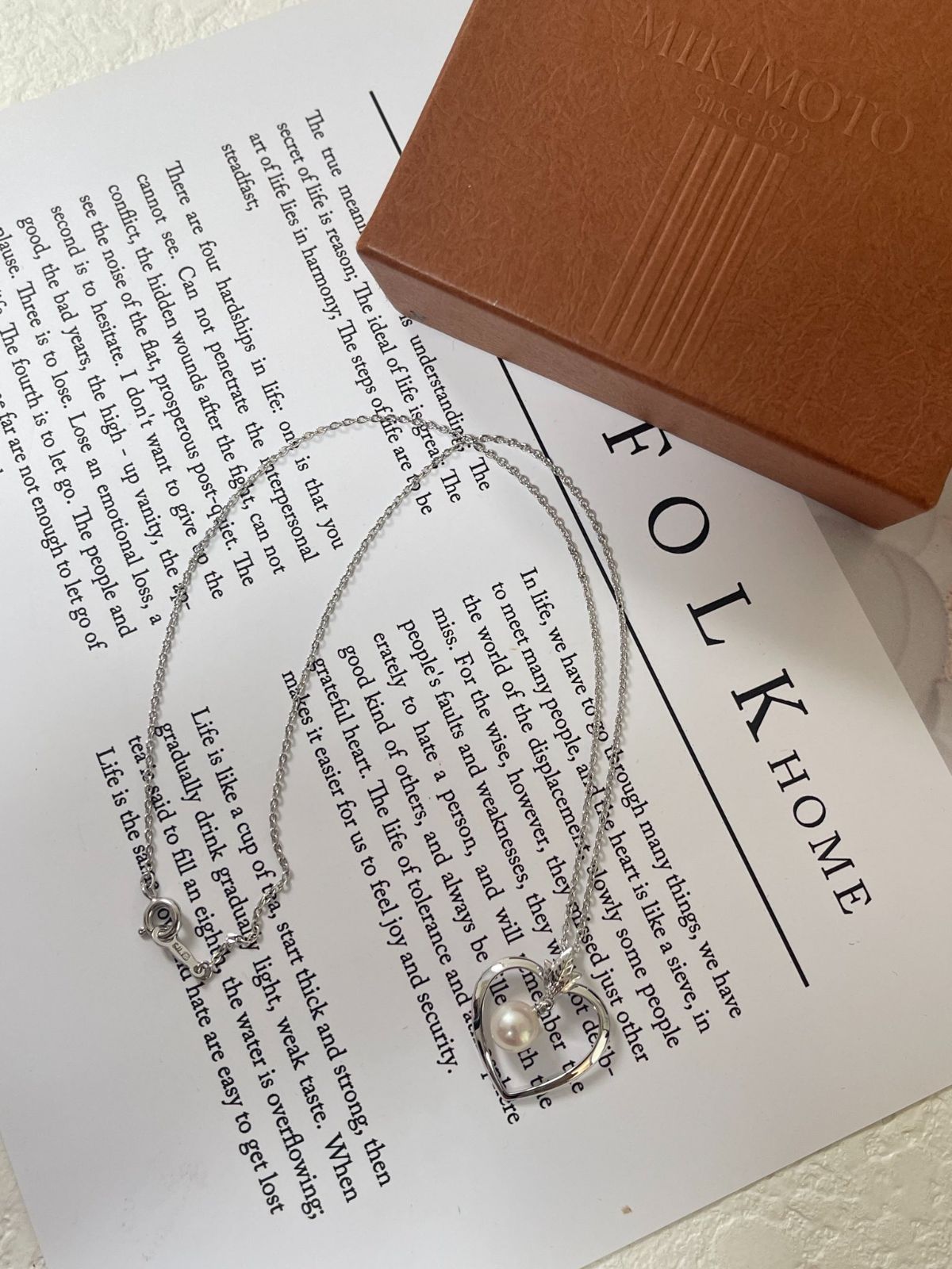 MIKIMOTO Necklace featuring 6.9mm Akoya pearls with a 40cm silver chain