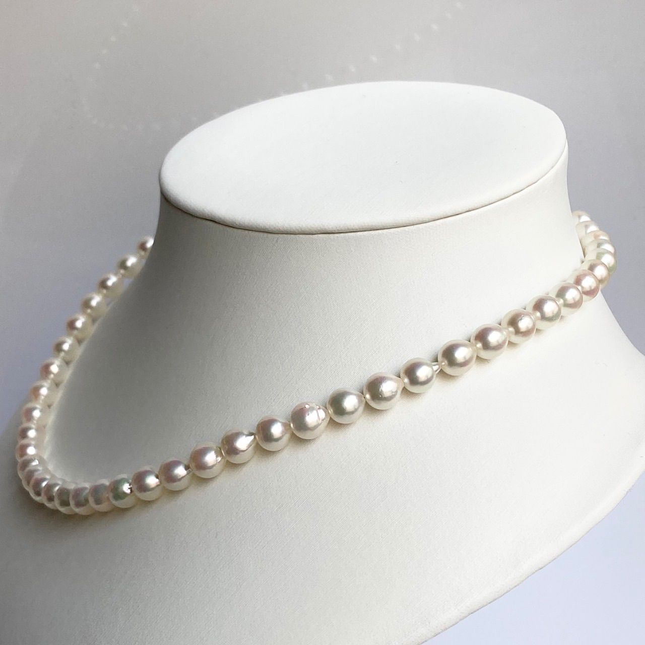 Akoya pearl necklace with 6.0-7.0mm white baroque pearls and silver clasp, 43cm length