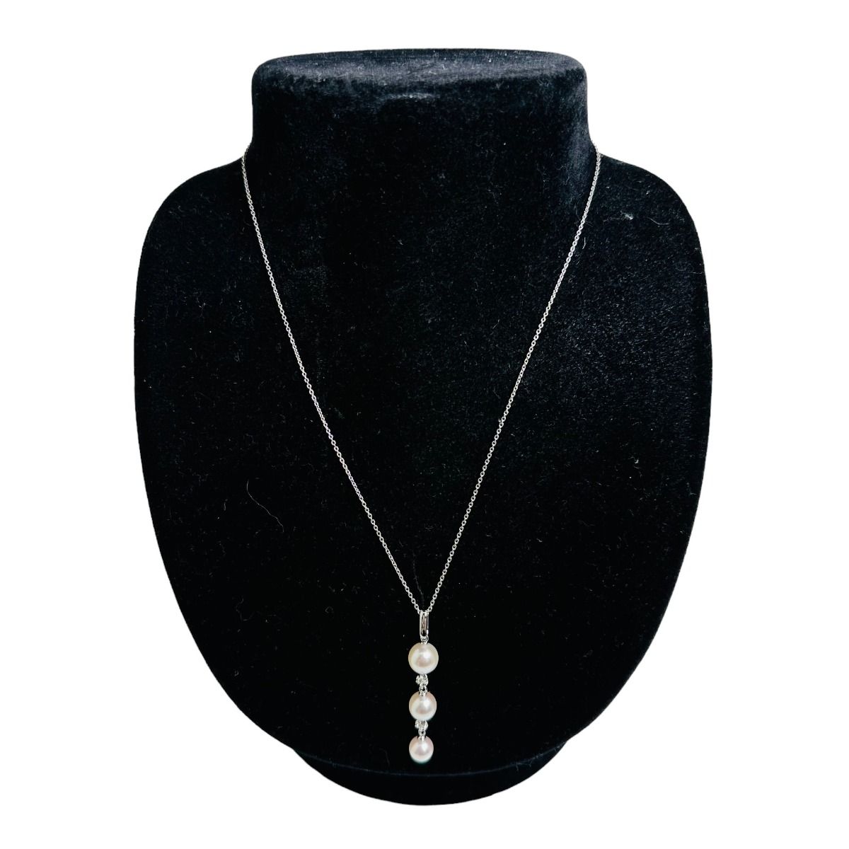 Tasaki 750WG silver pearl necklace designed for ladies featuring lustrous pearls on a silver chain