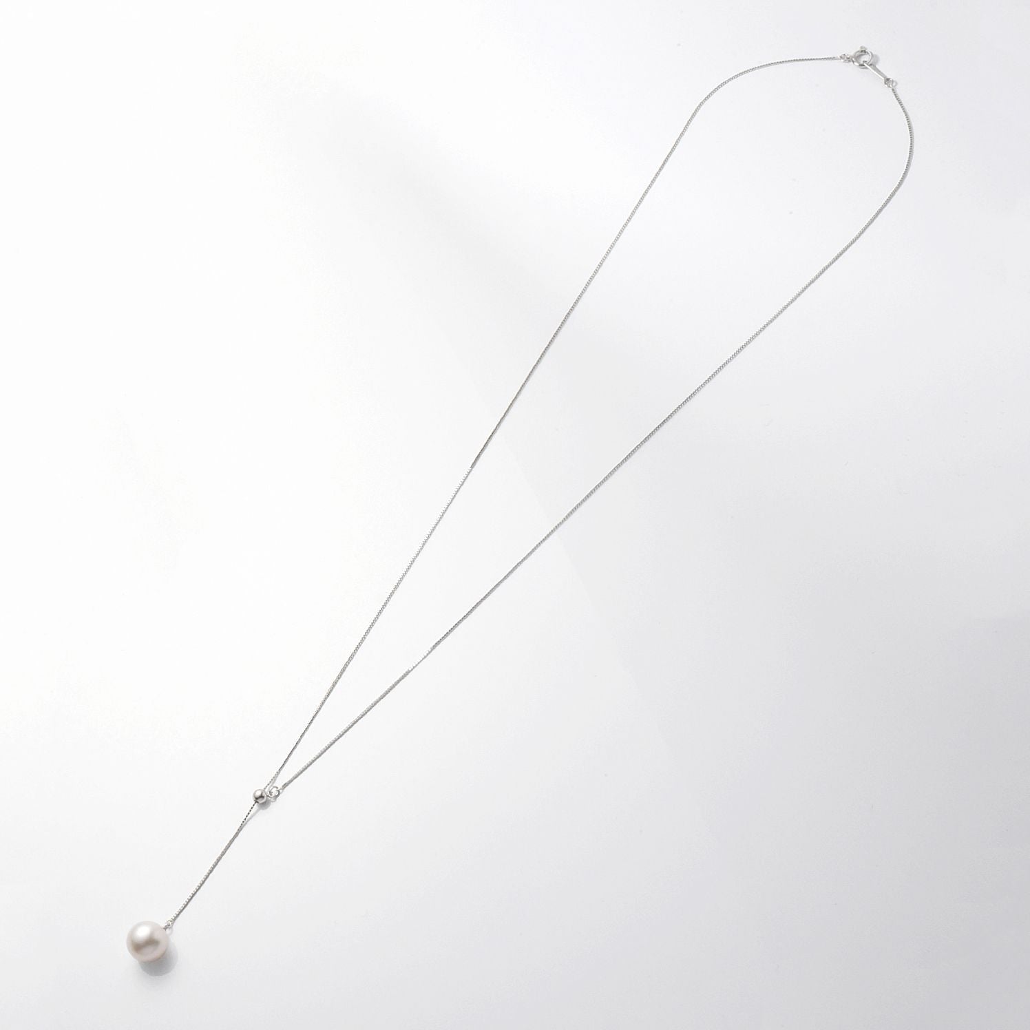 Platinum Akoya Pearl Slide Necklace featuring 8-8.5mm cultured pearls on a 52cm platinum chain