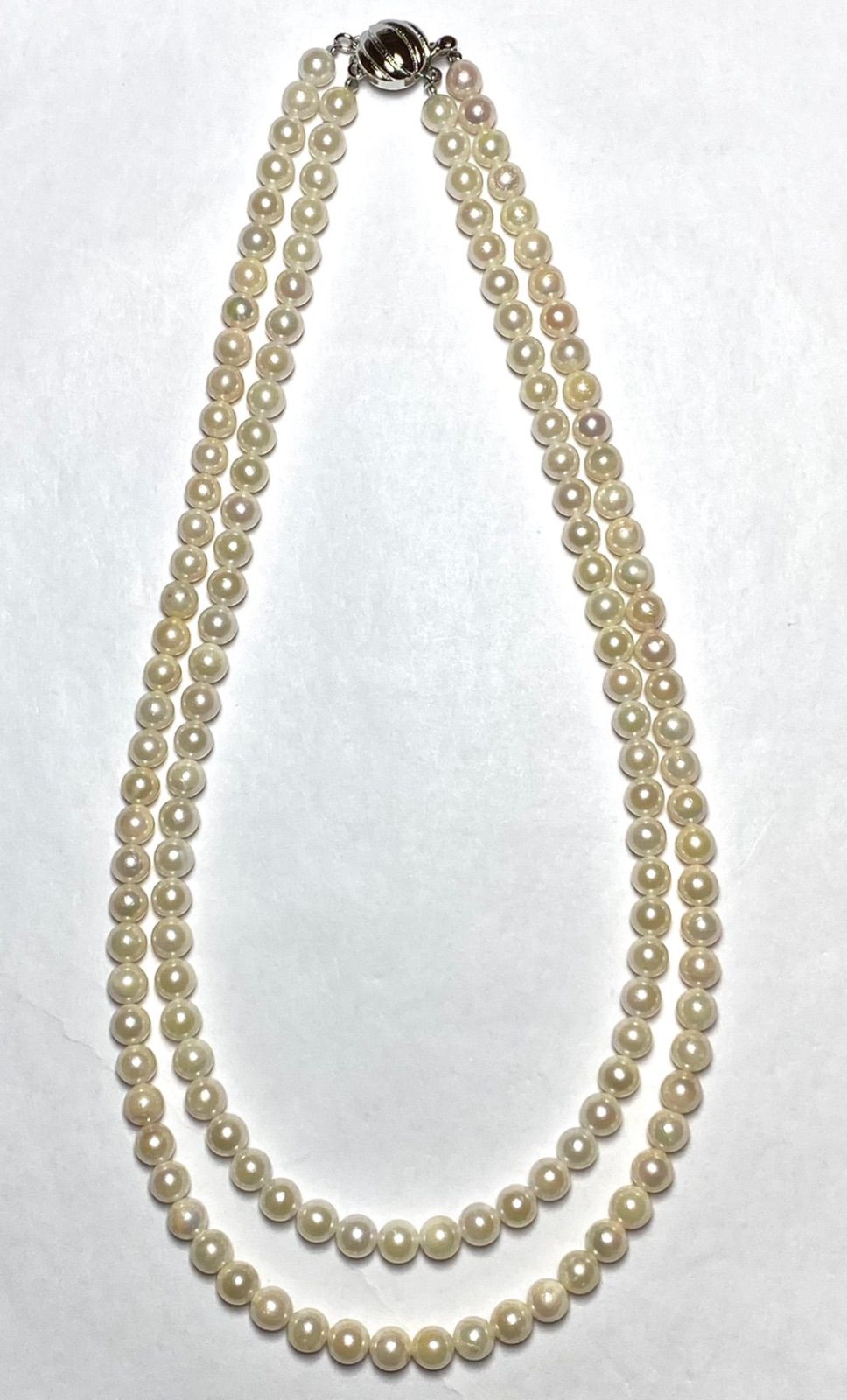 Akoya pearl 2-strand necklace with 5.5-6.0mm pearls, 42 cm inner length, displayed on white background