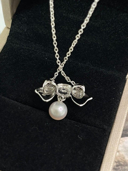 Mikimoto silver necklace with 6.5mm pearls weighing 3.5g, 38cm length