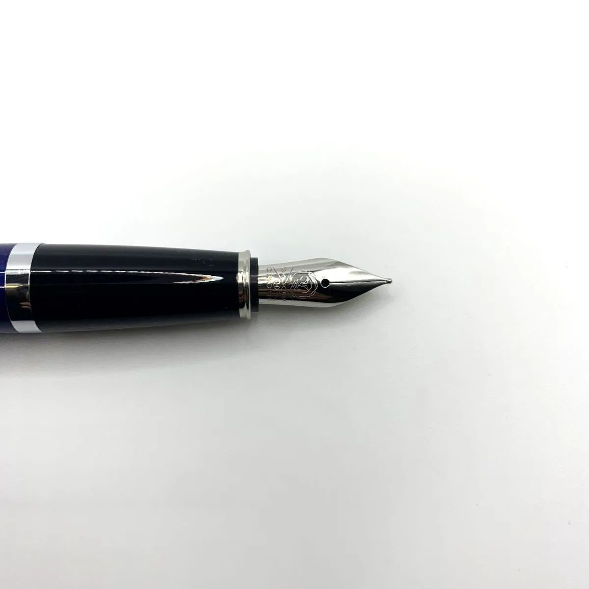 CROSS Bailey Blue Fountain Pen with Medium Nib and resin body, total length 193 mm