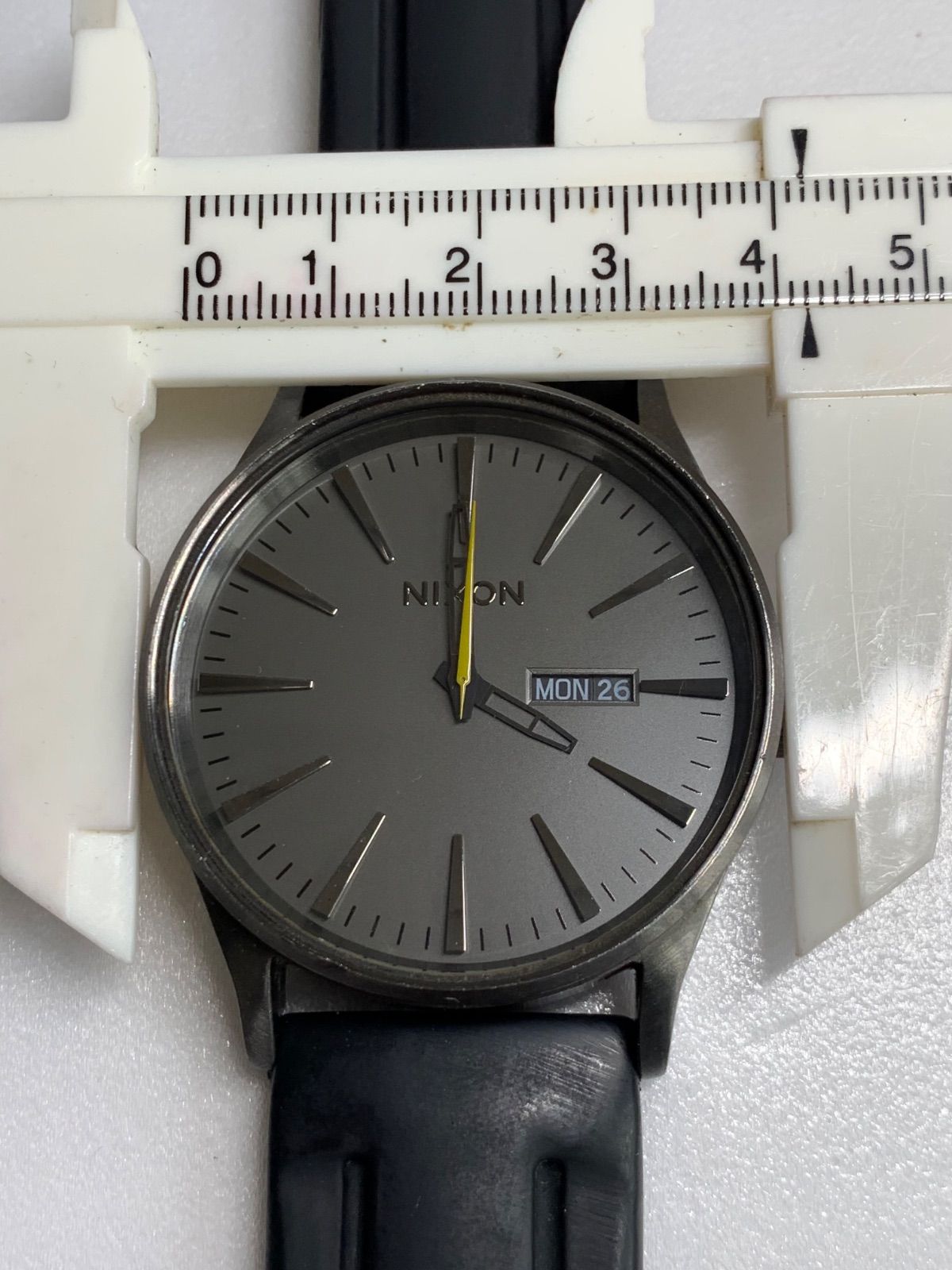 NIXON R7-1514 Quartz Men's Watch — Japanese