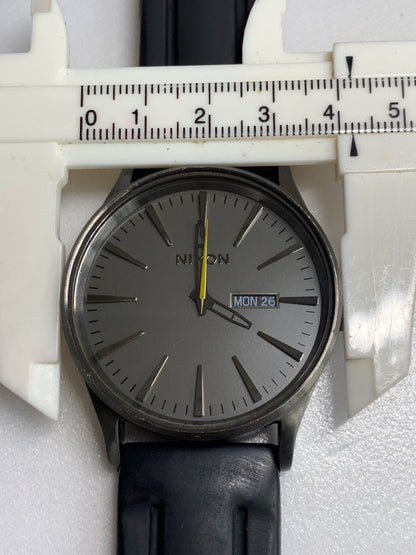 NIXON R7-1514 Quartz Men's Watch — Japanese