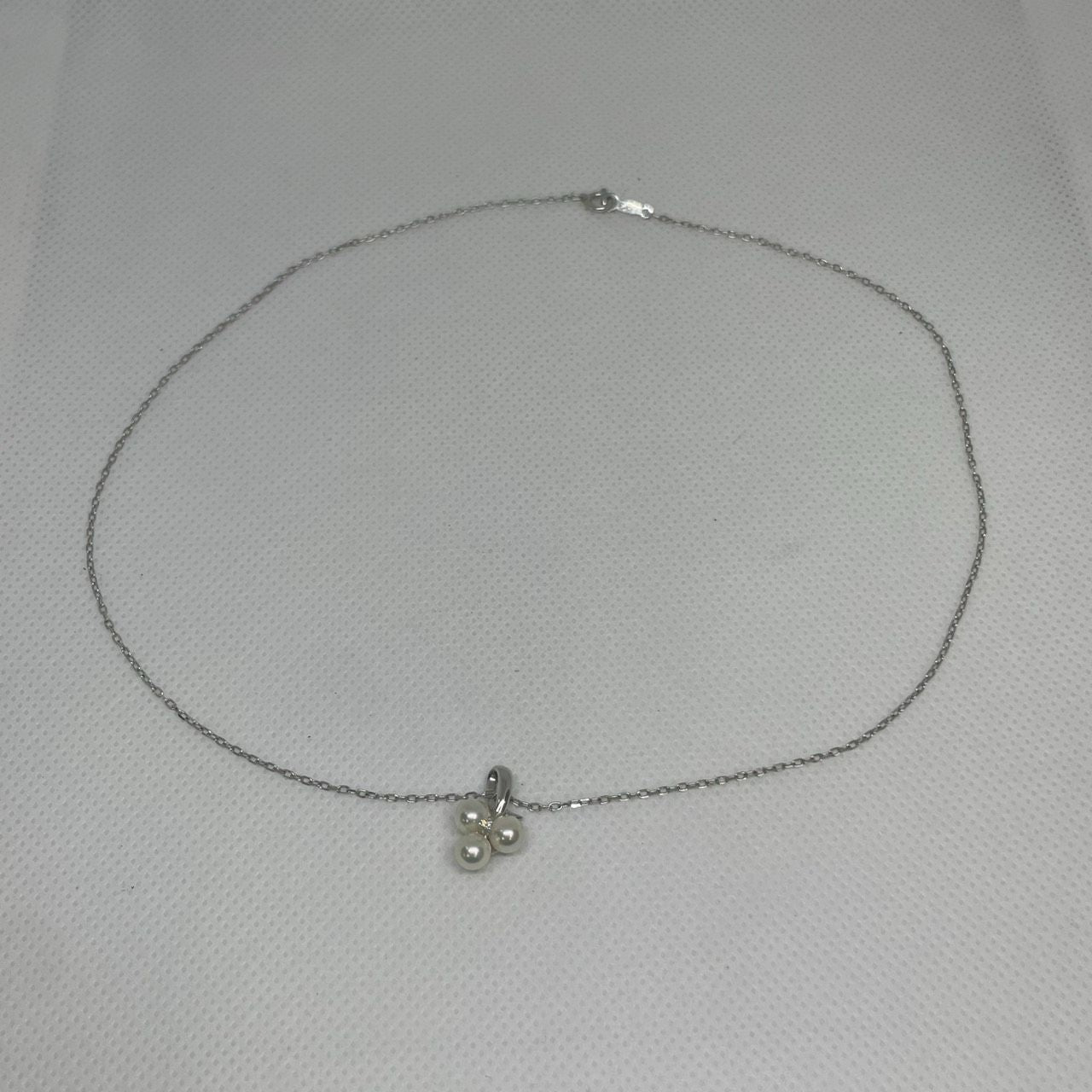 MIKIMOTO pearl necklace with 5mm Akoya pearls, 40cm white gold chain, and diamond pendant