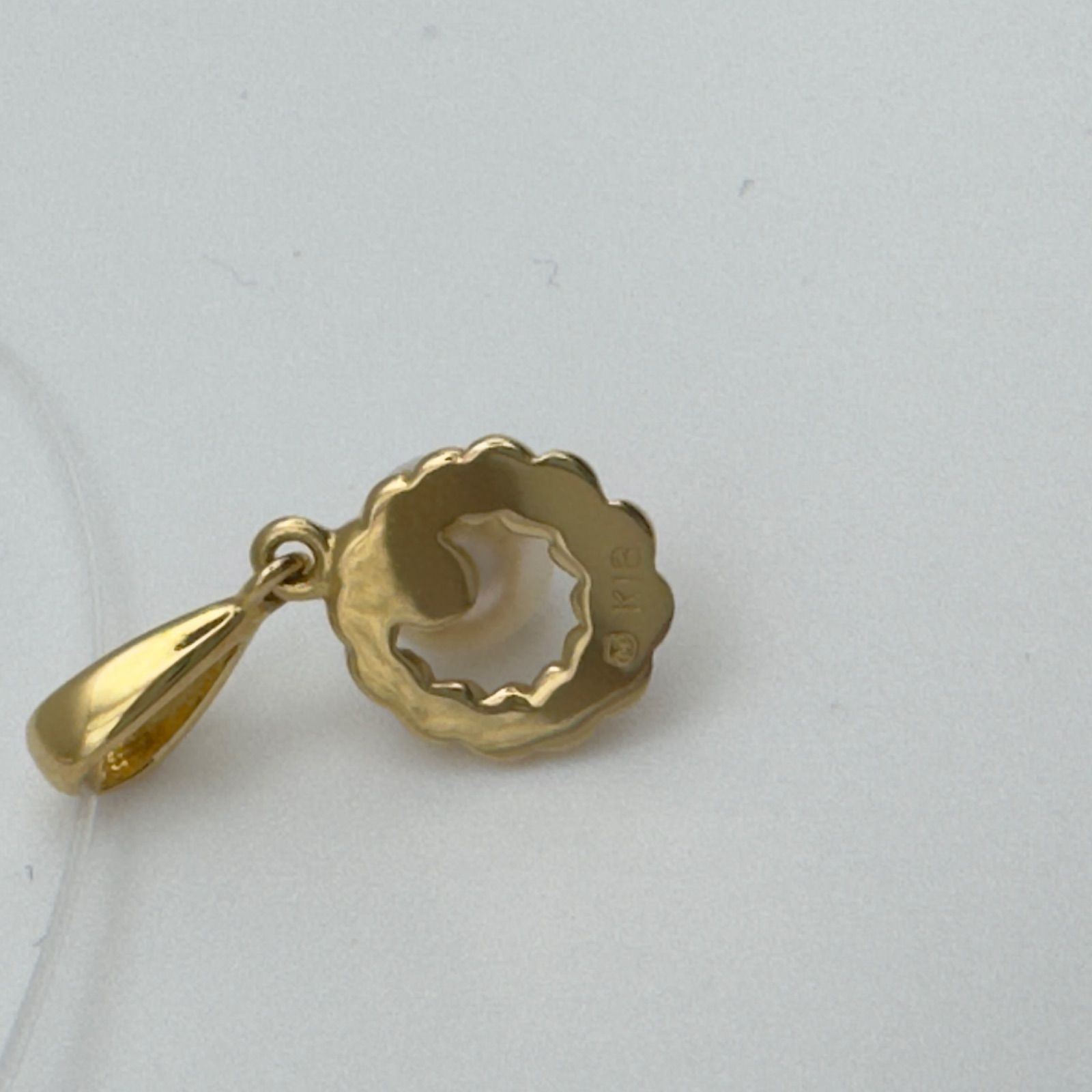 Mikimoto Necklace Top featuring a 4.9mm pearl set in a K18 gold setting weighing 0.9 grams