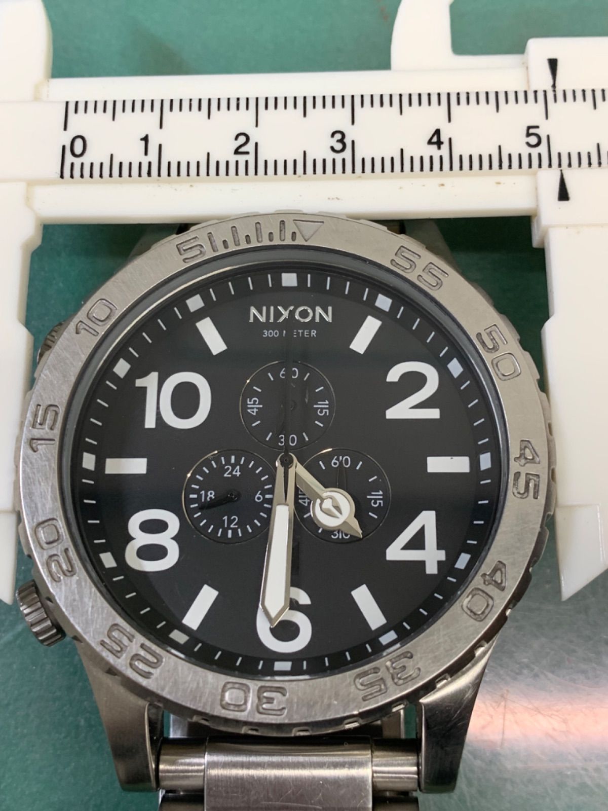 NIXON R6-6222 Quartz Men's Watch — Japanese