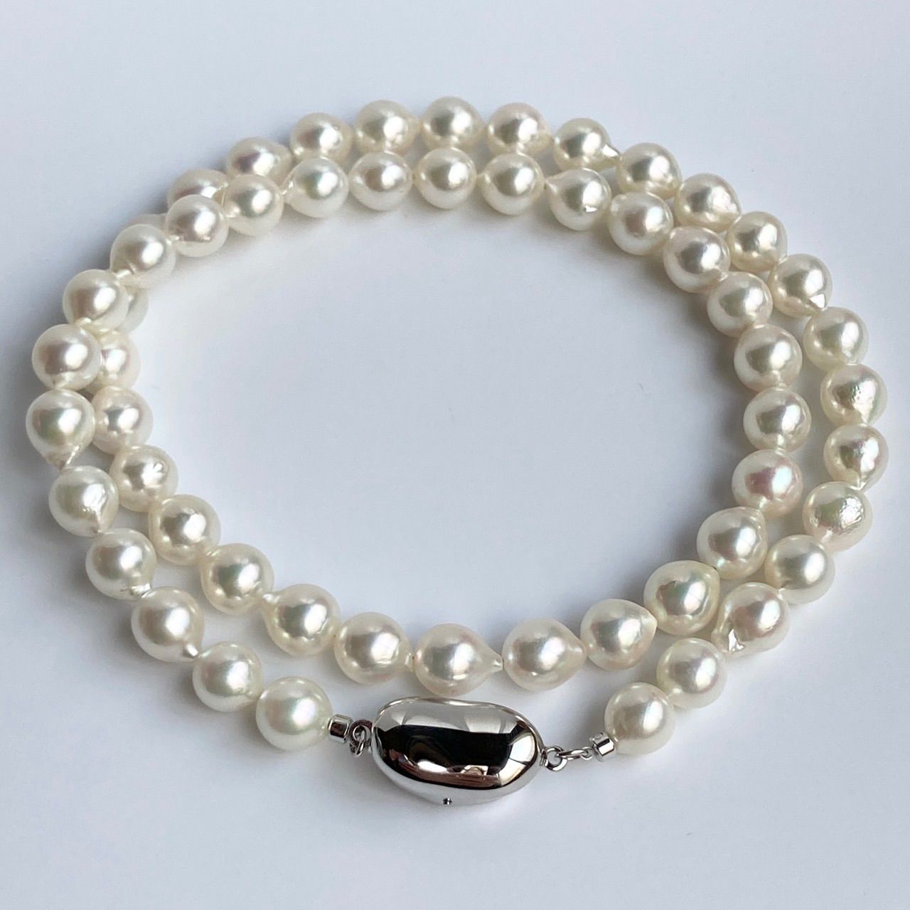 Akoya pearl necklace with 6.0-7.0mm white baroque pearls and silver clasp, 43cm length