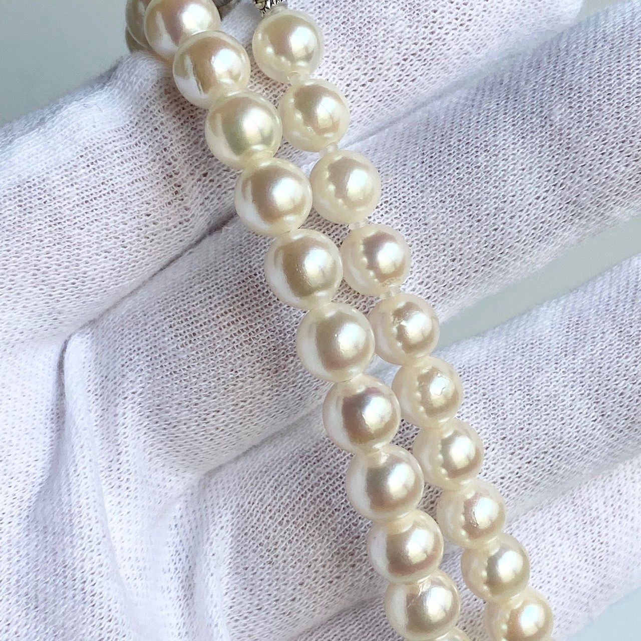 Akoya pearl necklace 43cm with 6.5-7.0mm semi-round white pearls on silver chain