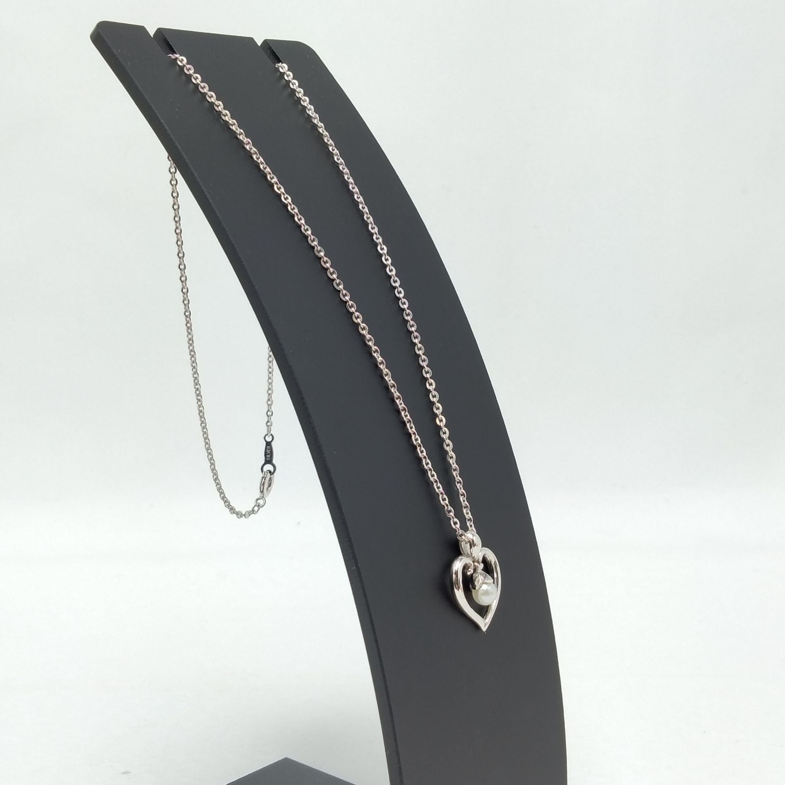 MIKIMOTO silver heart necklace with a 0.5cm pearl pendant and 19cm chain on white background