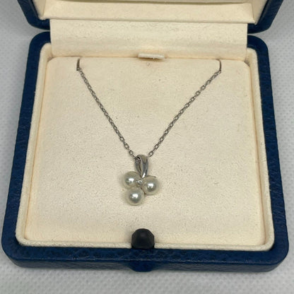 MIKIMOTO pearl necklace with 5mm Akoya pearls, 40cm white gold chain, and diamond pendant