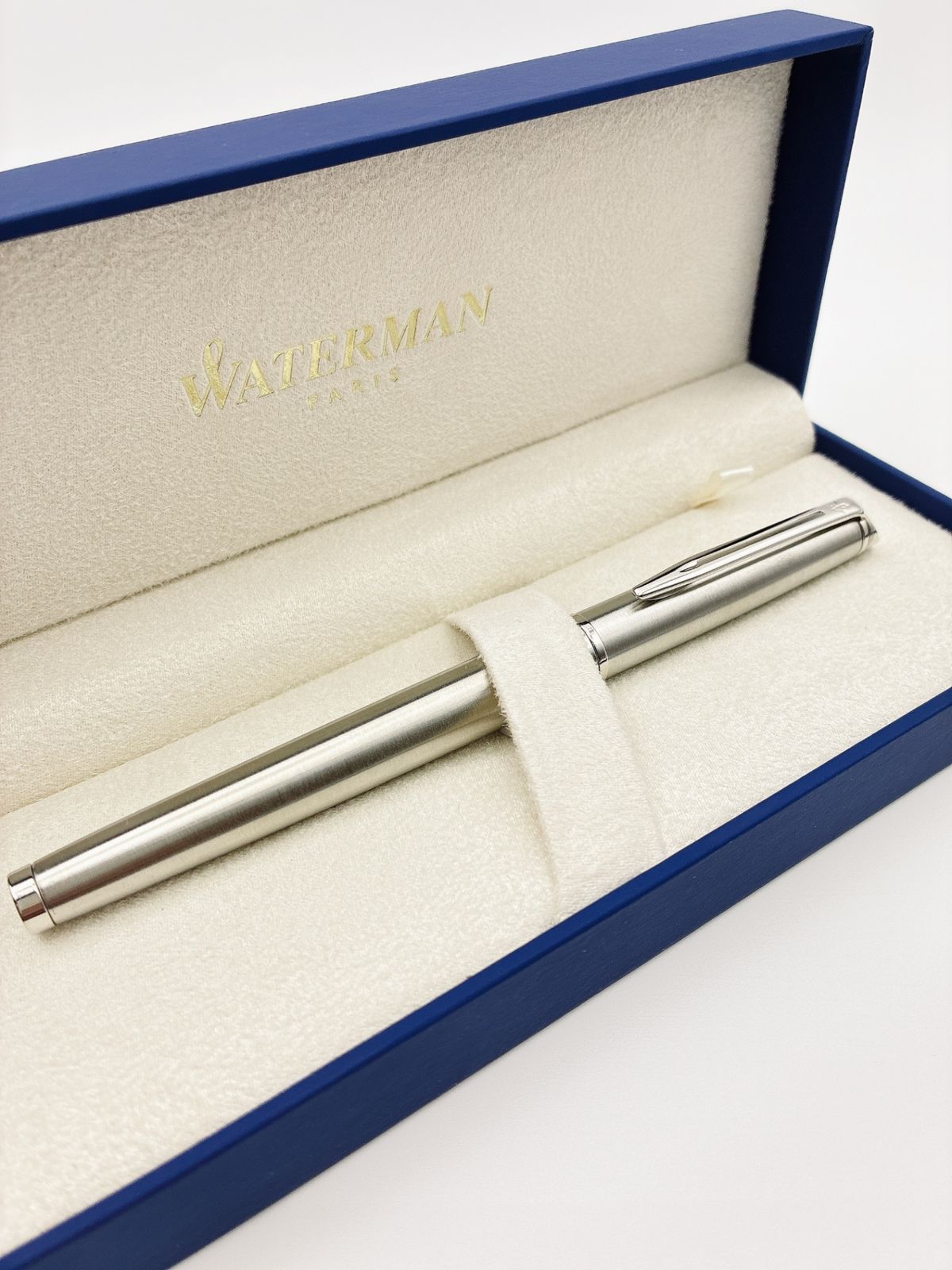 Waterman Fountain Pen with silver medium nib model MN179 displayed on white background