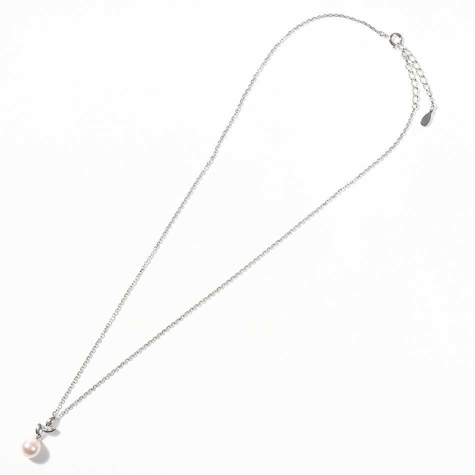 Pearl pendant necklace with 7.5mm Akoya pearl and small diamond on 45cm silver chain