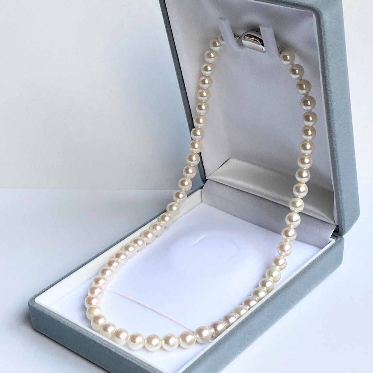 Akoya pearl necklace 43cm with 6.5-7.0mm semi-round white pearls on silver chain