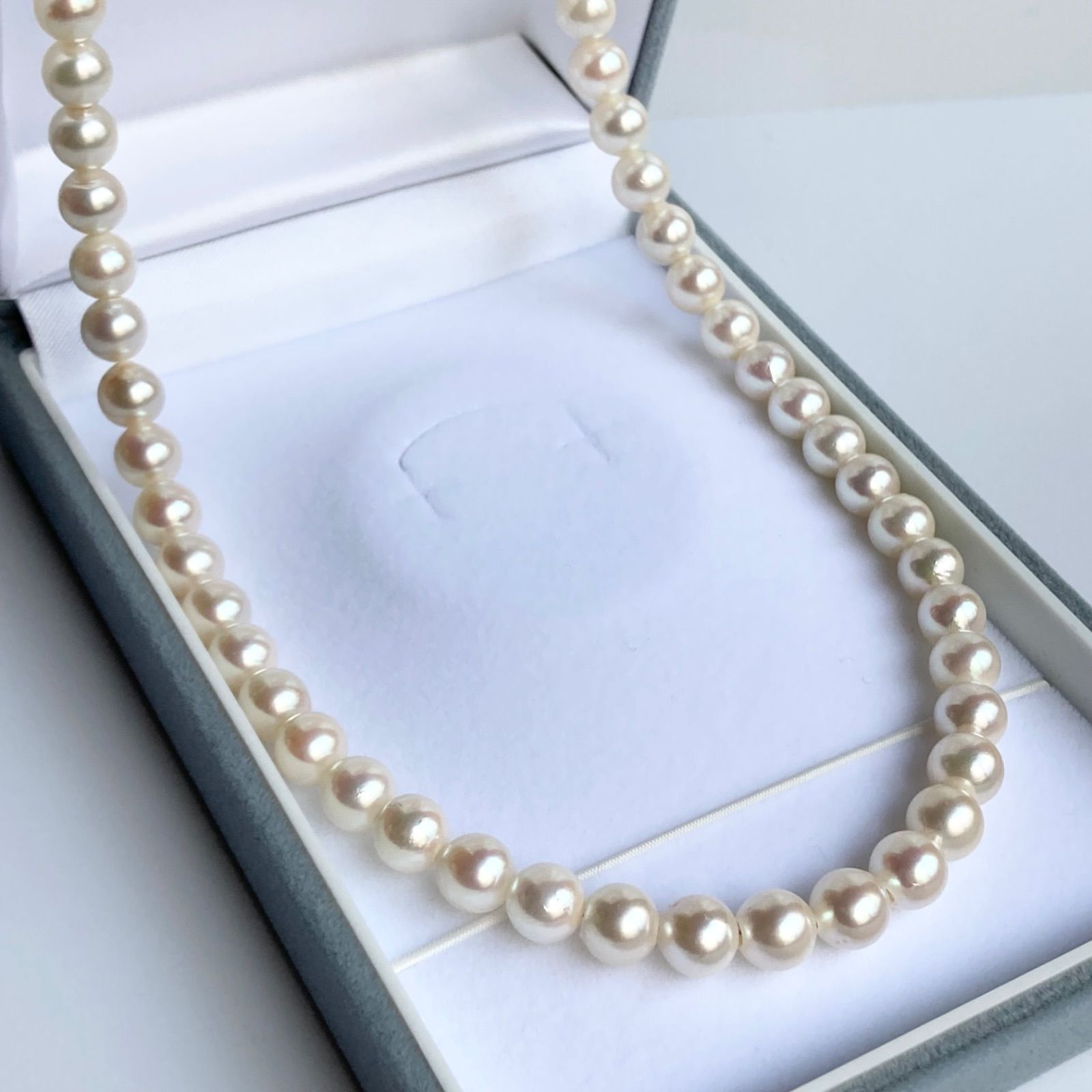 Akoya pearl necklace with 6.5-7.0mm pearls and silver clasp, 43cm length