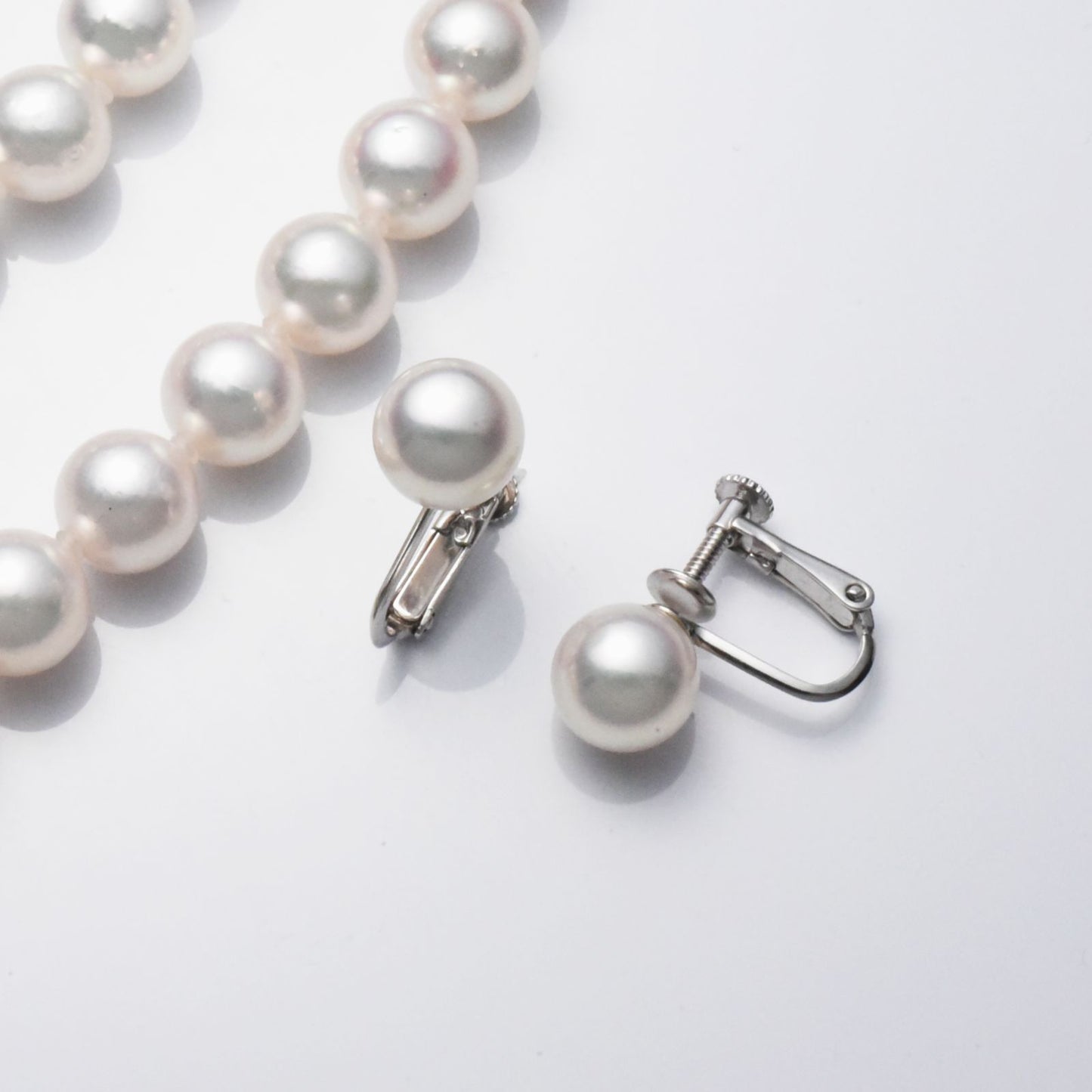 Akoya pearl necklace 8.5-9mm with matching earrings and Hanadama JGL certificate