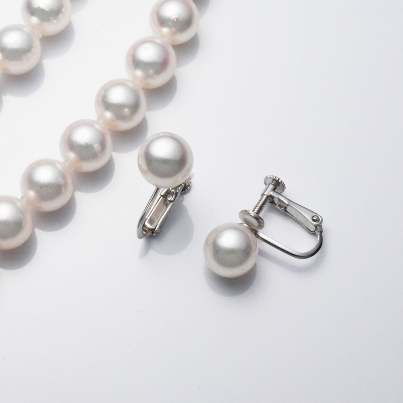 Akoya pearl necklace 8.5-9mm with matching earrings and Hanadama JGL certificate