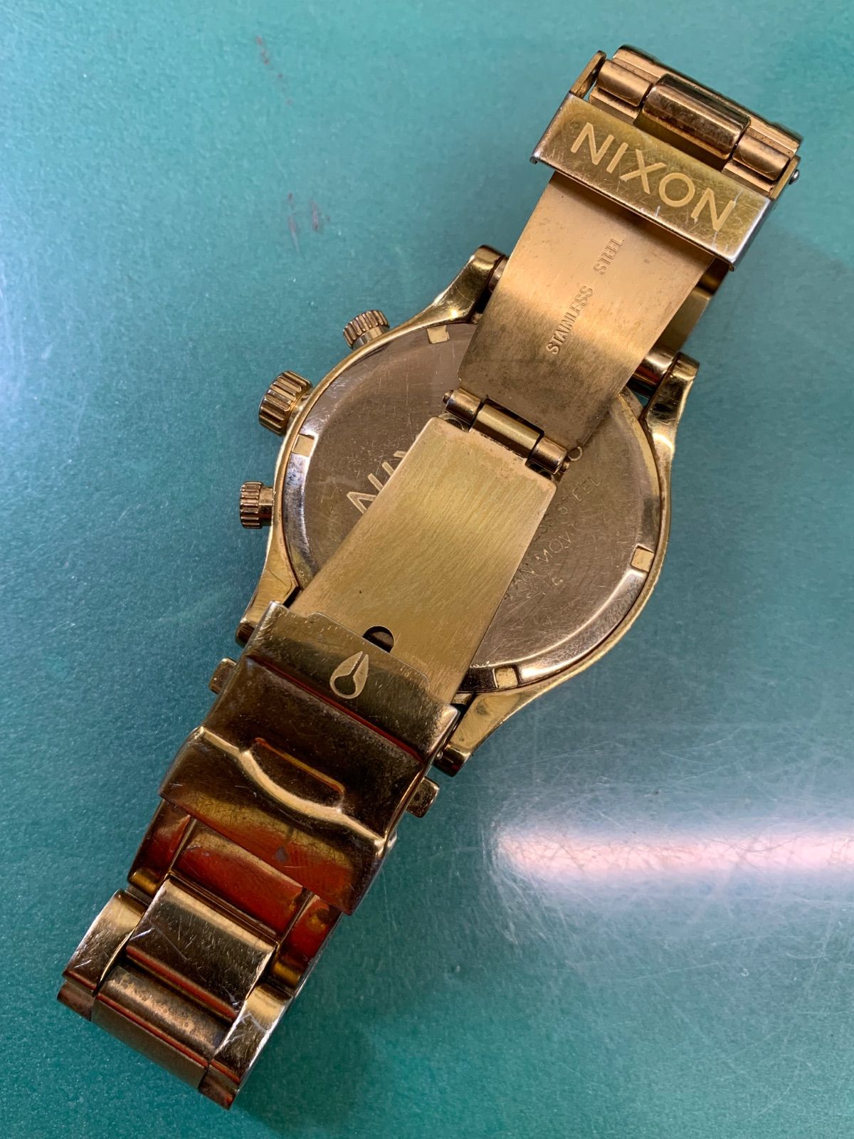 NIXON R6-7380 Quartz Men's Watch — Japanese