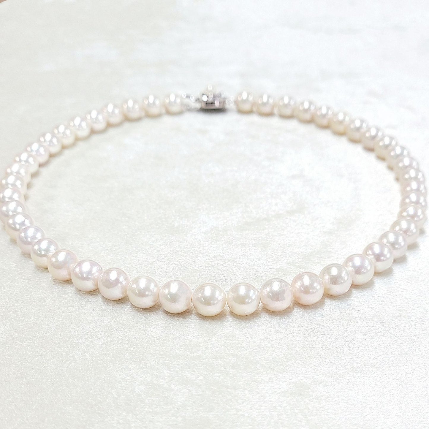 Akoya pearl necklace with 8.5-9.0mm pearls and SV925 clasp on 42cm strand with certification