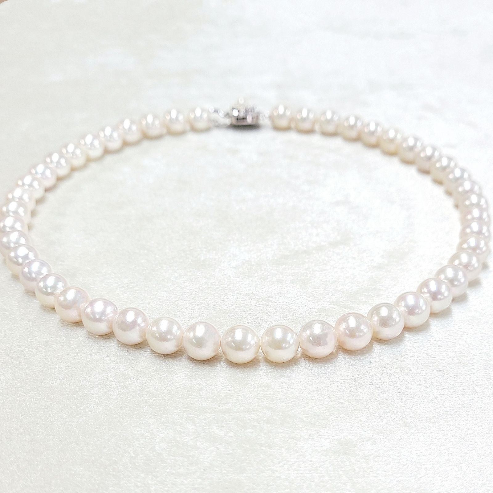 Akoya pearl necklace with 8.5-9.0mm pearls and SV925 clasp on 42cm strand with certification